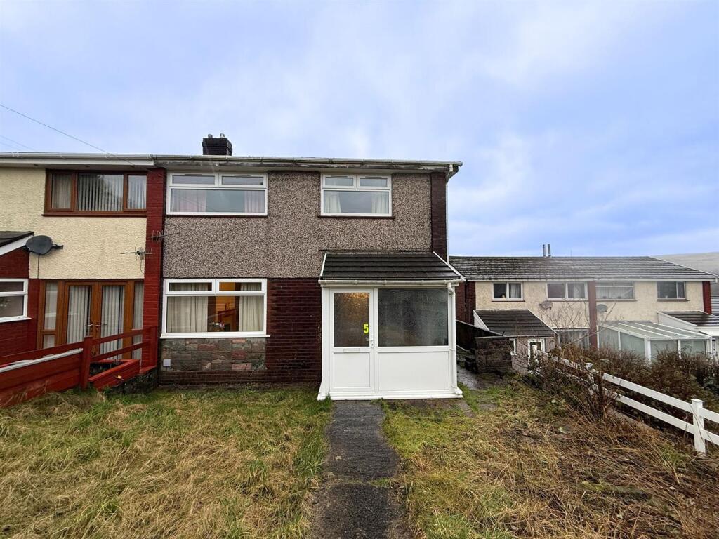 3-bed semi-detached on Hillbrook Close, Aberdare, £189,995