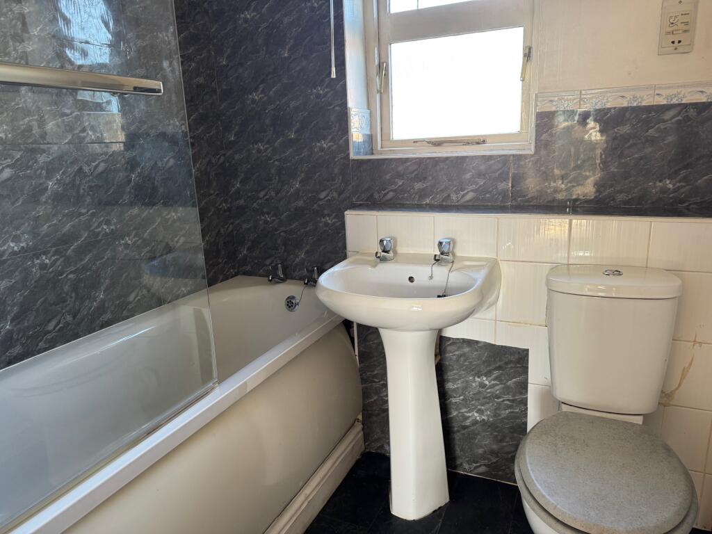House in Worksop, Gateford - More