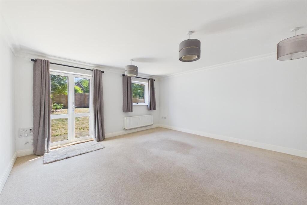 House in Chichester, Westhampnett - View 5