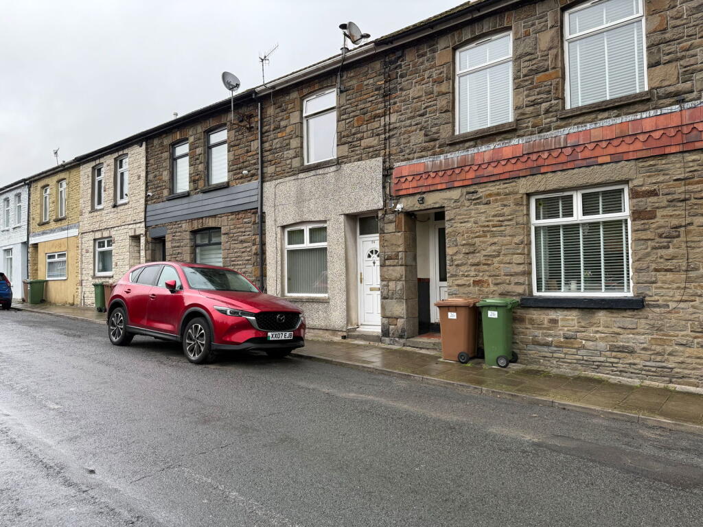 Commercial Street, Senghenydd, Caerphilly, CF83 4GY photo 2