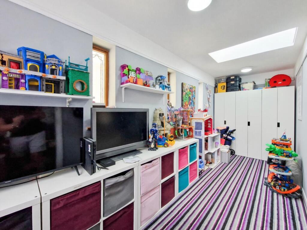 House in Southend-on-Sea - View 5