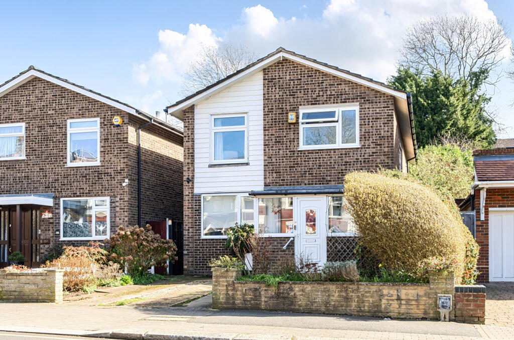 Main image of property: Fitzjohn Avenue, High Barnet, EN5