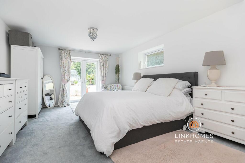 House in Poole - View 5
