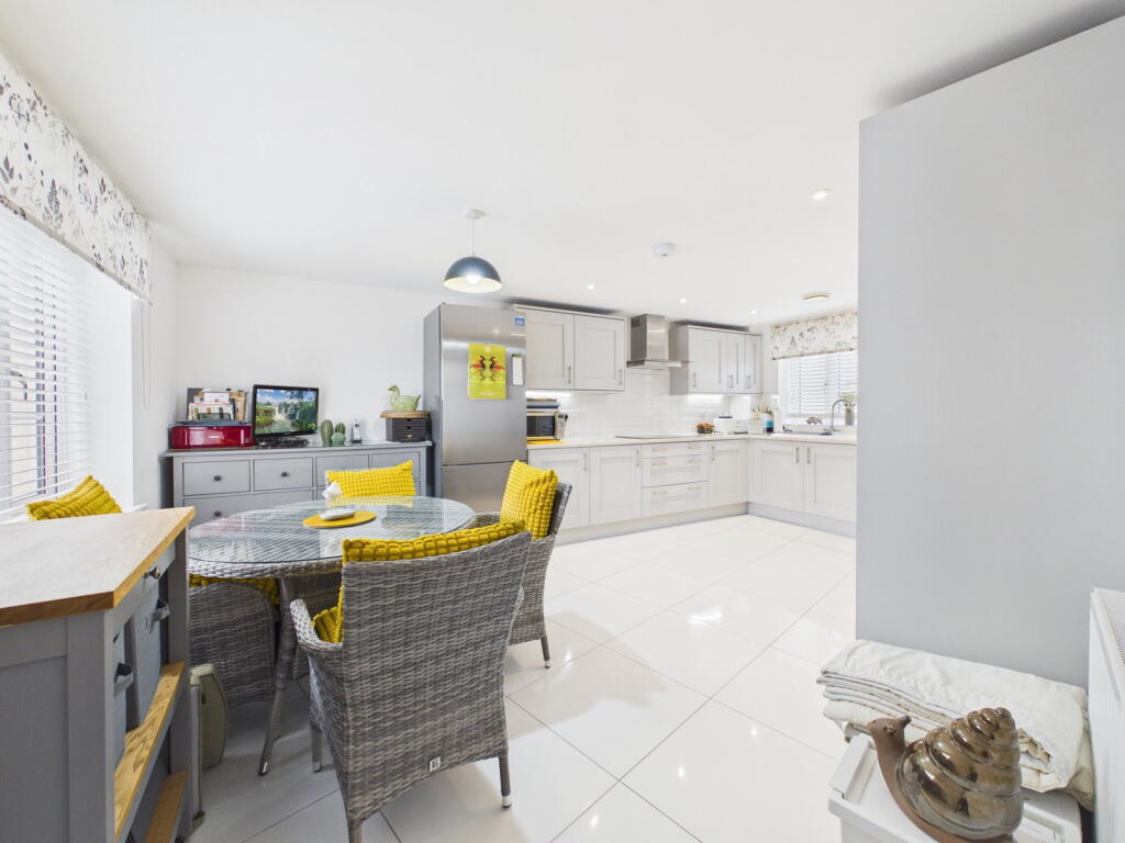 House in Swindon - View 3