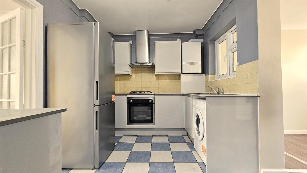 House in Twickenham - View 3