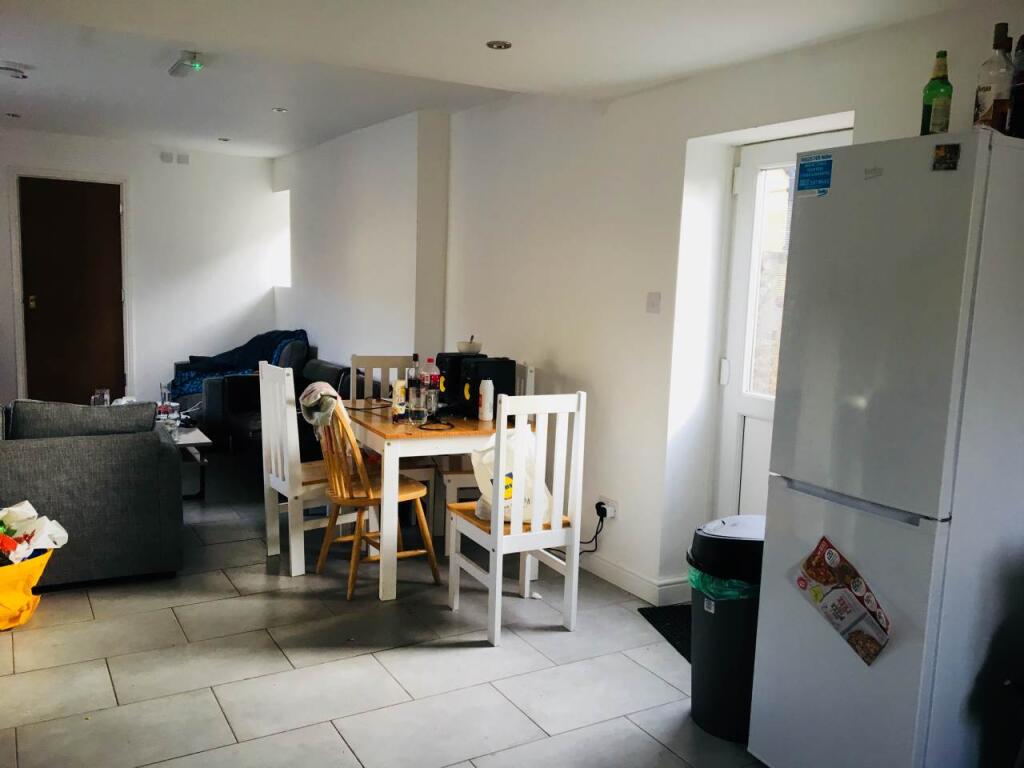 House in Cardiff, Maindy, Cathays - View 4