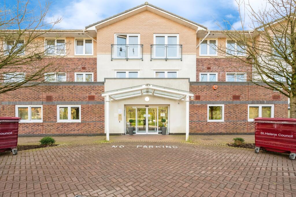 2-bed flat on Heyeswood, Haydock, WA11, £52,500