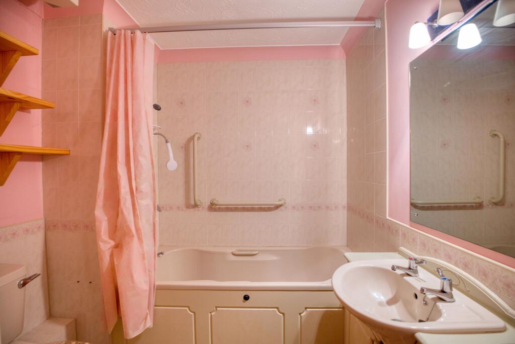Apartment in Portsmouth, Southsea - View 5