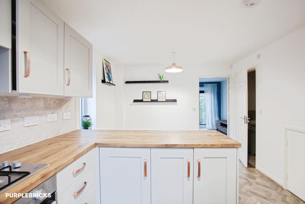 House in Rotherham, Dalton - More