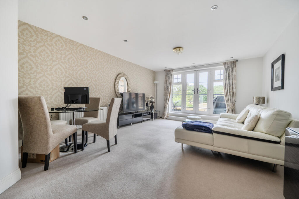 Apartment in Maidenhead, Bray Wick - View 3