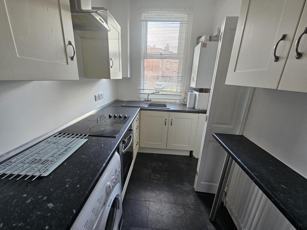 Main image of property: Aviary Mount, Leeds