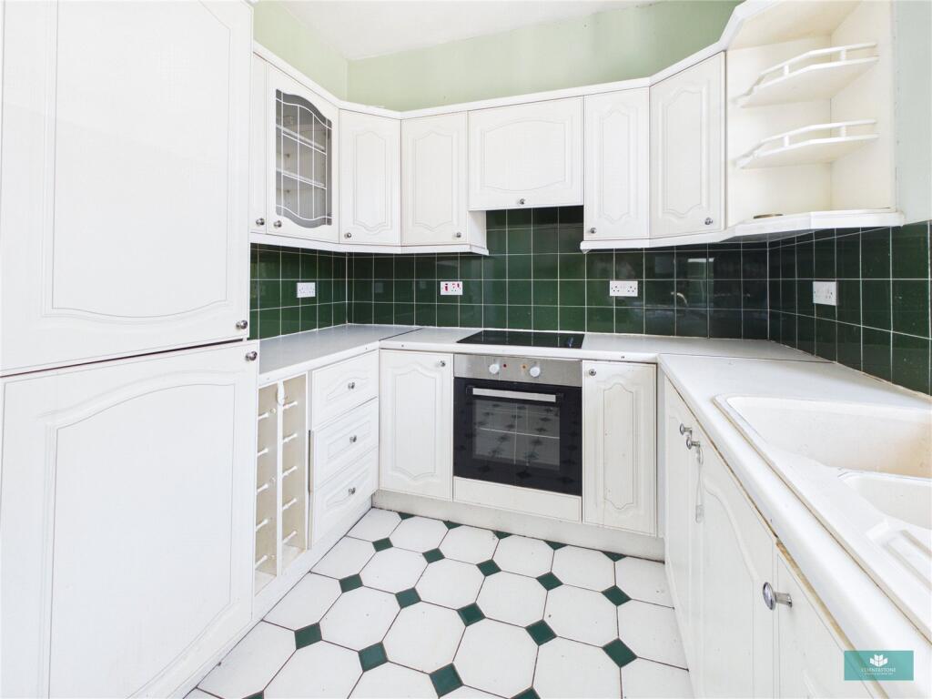 Apartment in Oldham, Greater Manchester - View 3