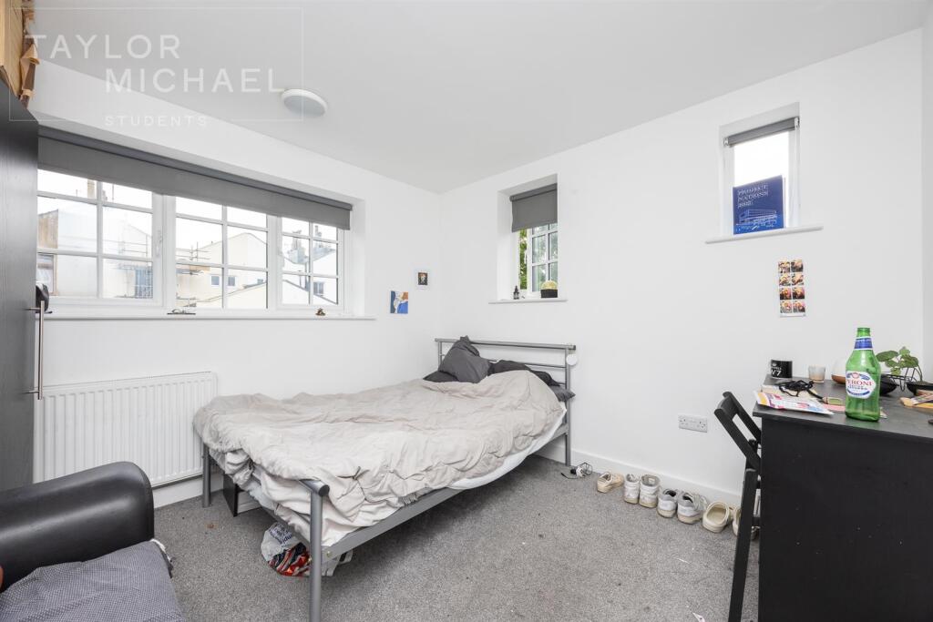 Apartment in Brighton - View 4