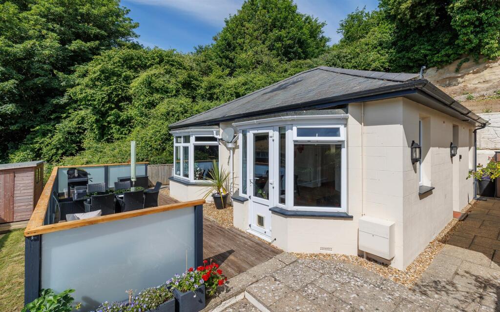 THREE BEDROOM BUNGALOW - Zig Zag Road, Ventnor - View 5