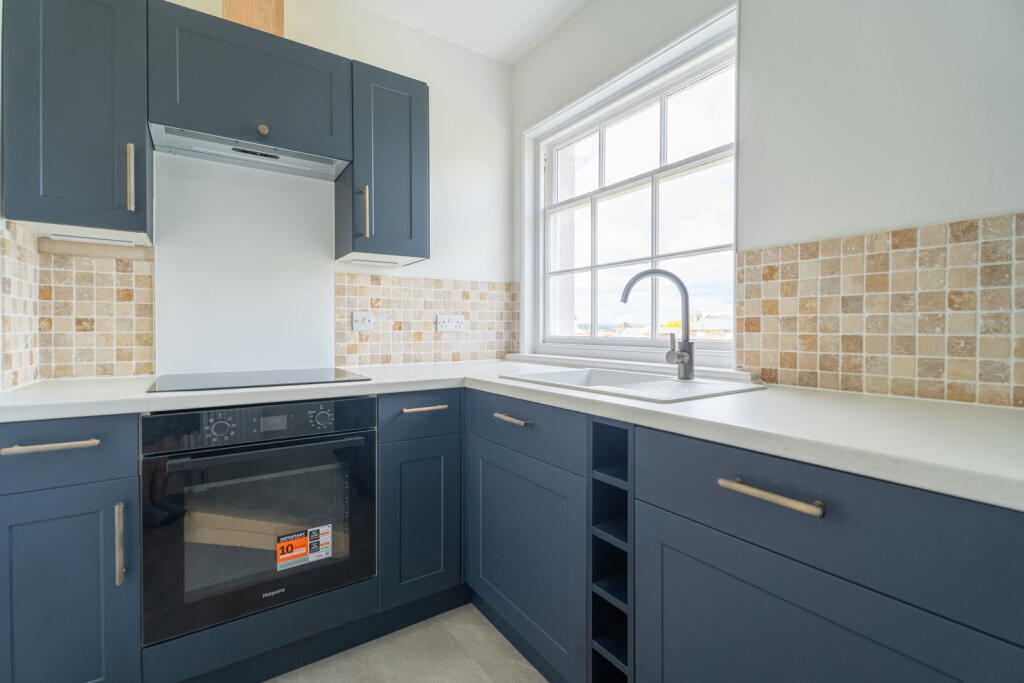 Apartment in Exmouth, Withycombe - View 4