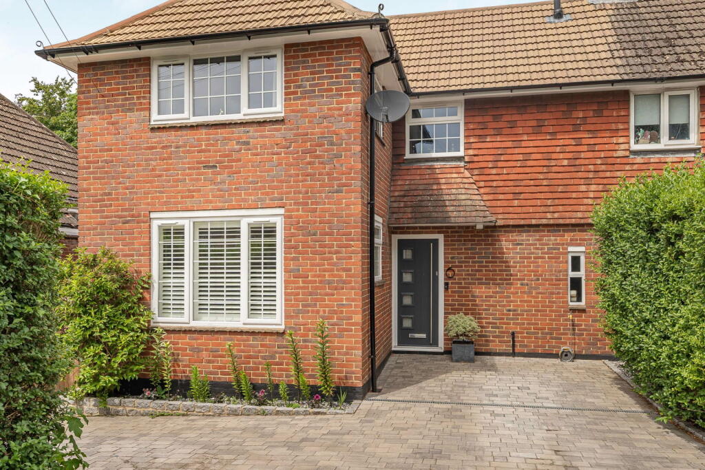 Main image of property: Lower Shott, Bookham