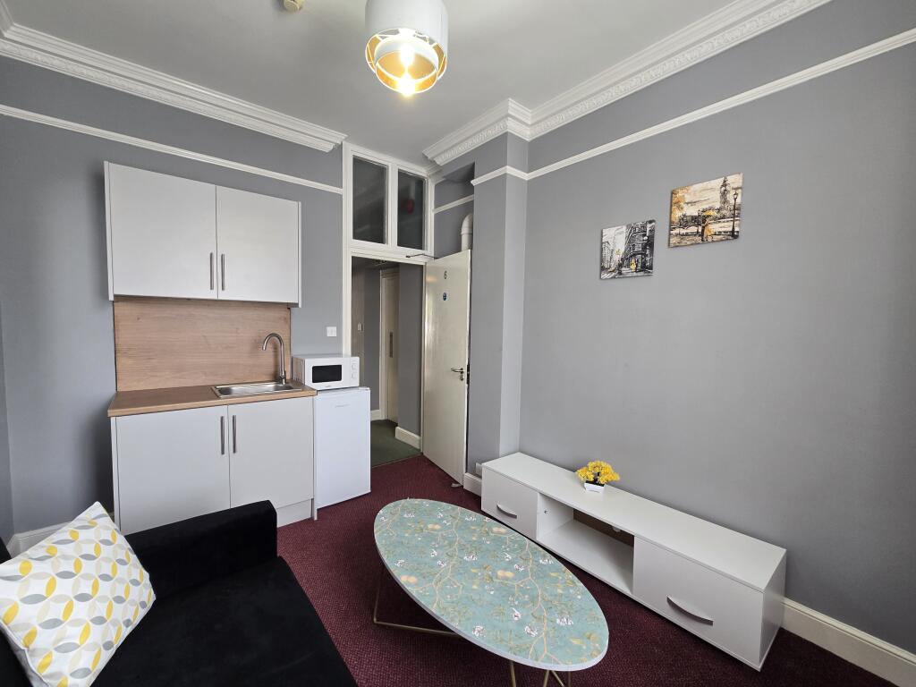 Apartment in Watford - View 3