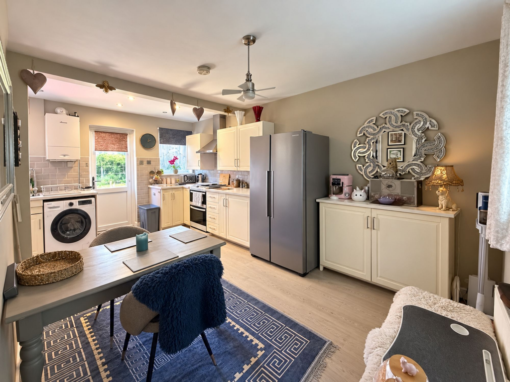 House in Mole Valley, Leatherhead - View 4