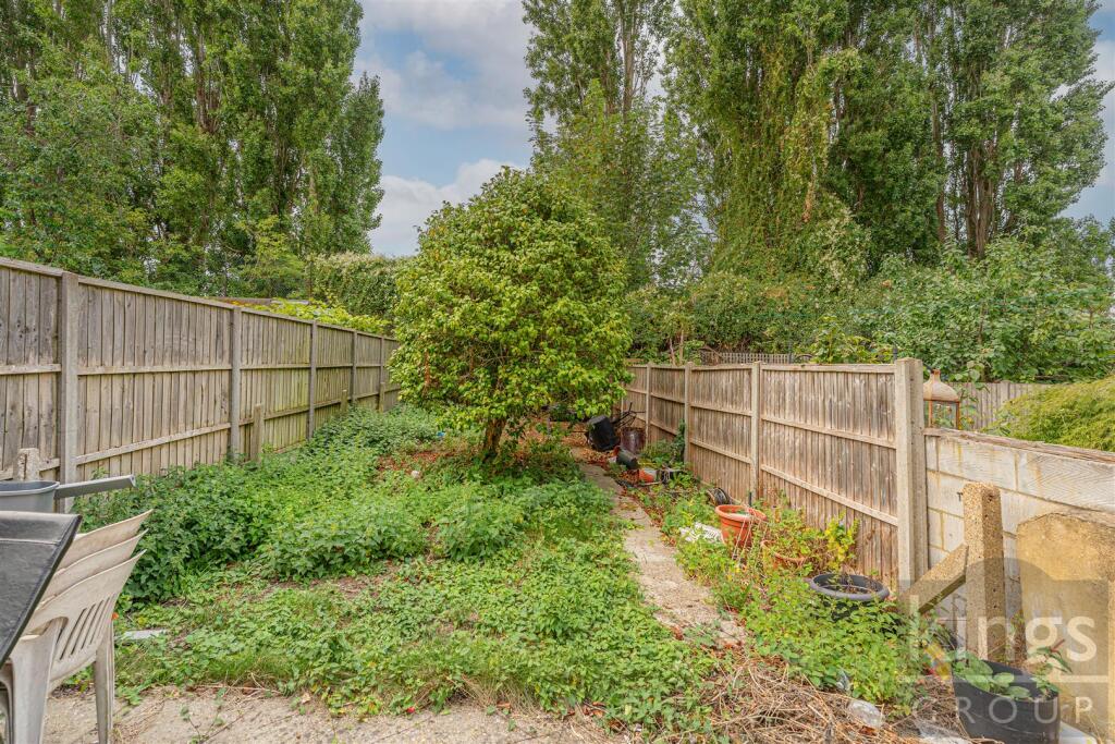 Amersham Avenue, Edmonton, N18 photo 4