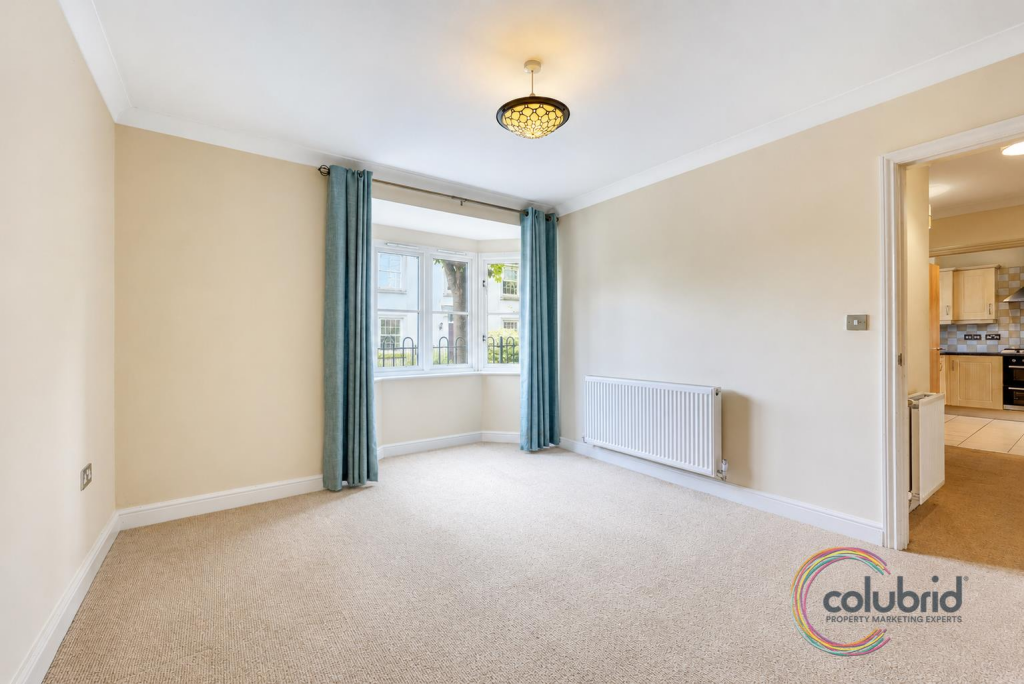 House in Chelmsford, Chancellor Park, Chelmer - More