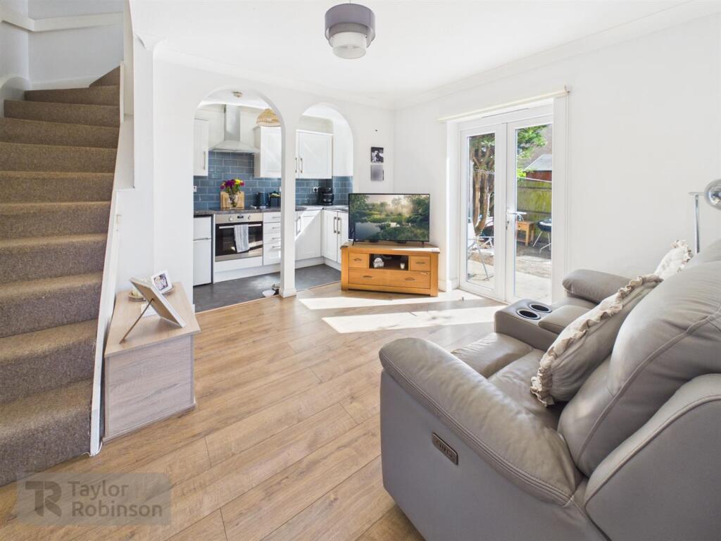 House in Crawley, Worth - View 2
