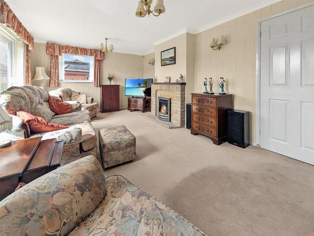Primrose Close, Narborough, Leicester photo 5