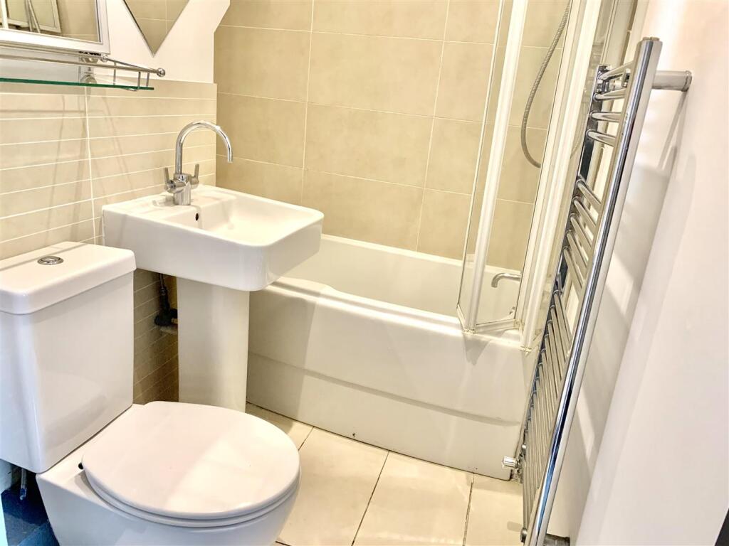 Apartment in Swindon - More
