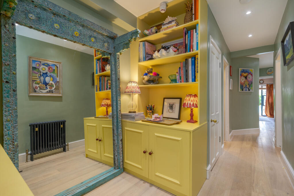 Apartment in London - More
