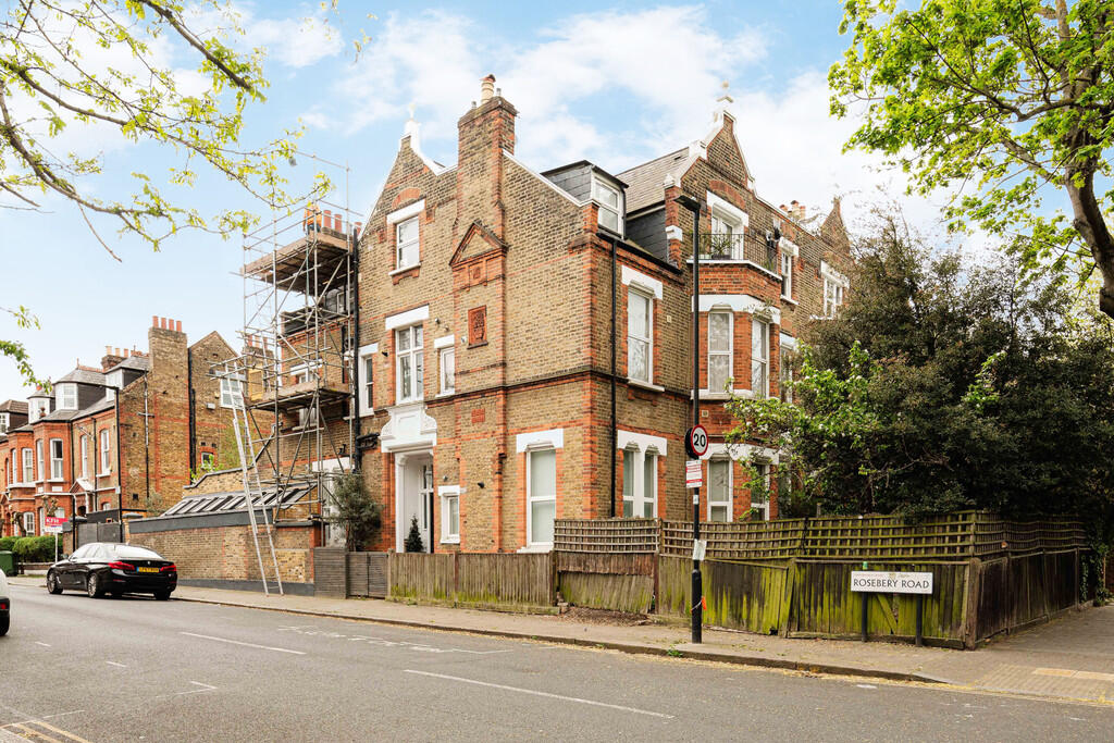 Main image of property: Kings Avenue, London