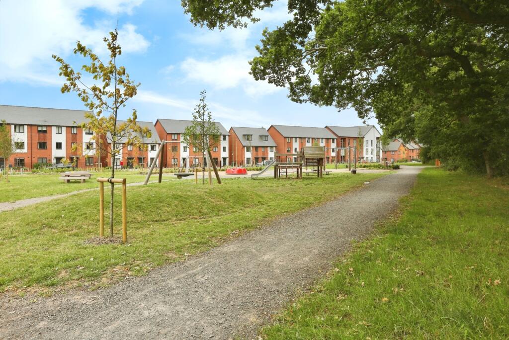 Glassfield Road, Whiteley, PO15 photo 2