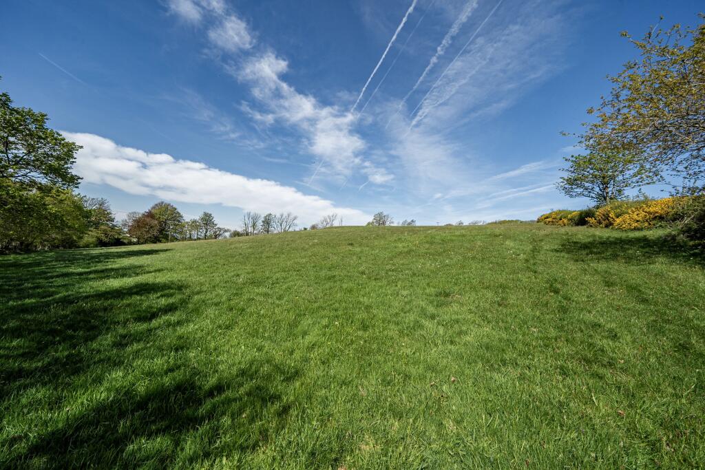 House in Swansea, Llanfihangel Aberbythych - View 4
