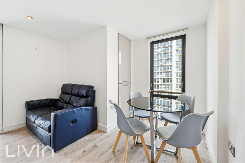 Apartment in Croydon - More