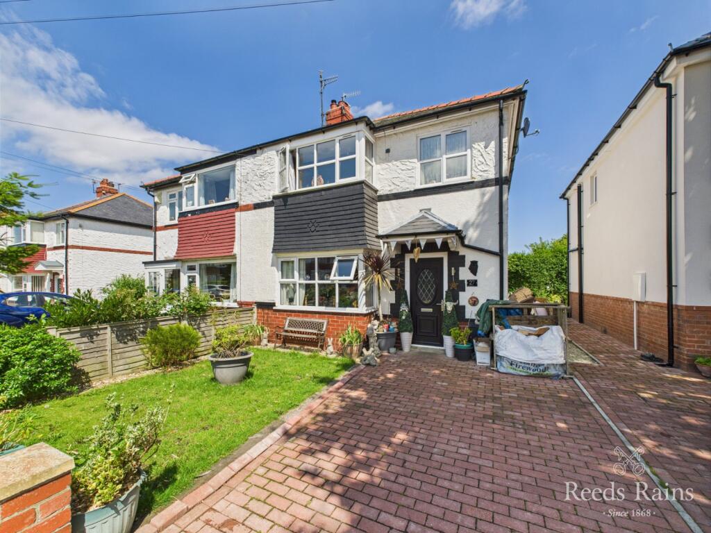 3-bed semi-detached on Greylands Park Avenue, Scarborough, North Yorkshire, YO12, £190,000