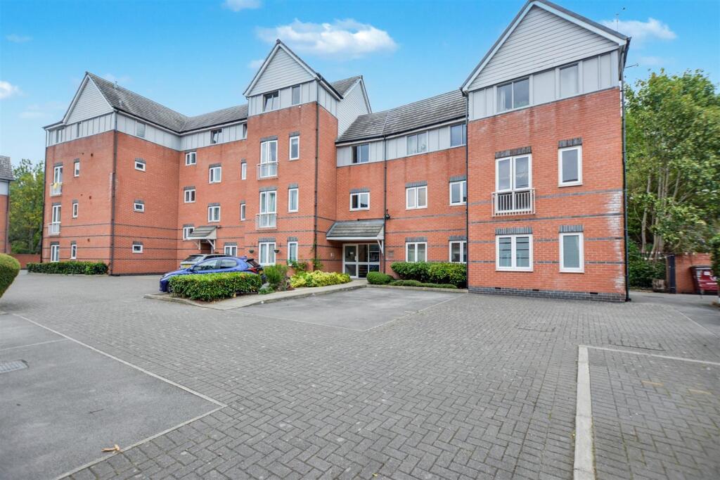 2-bed flat on Thornfield Square, Long Eaton, £118,000