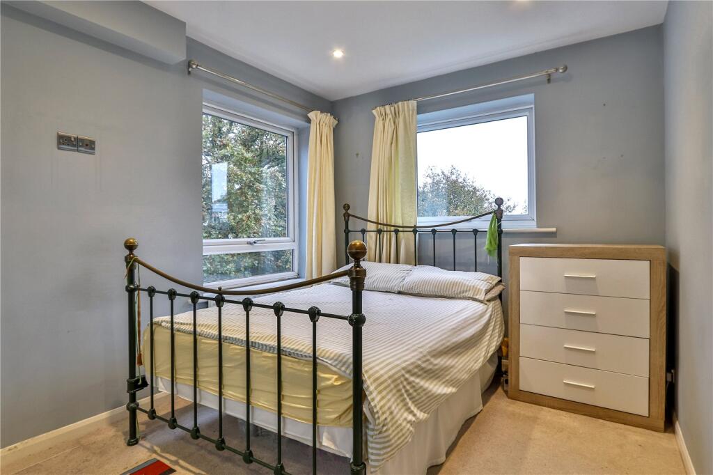 Apartment in Bournemouth, Charminster - More