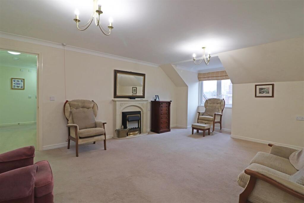London Road, Redhill - View 2