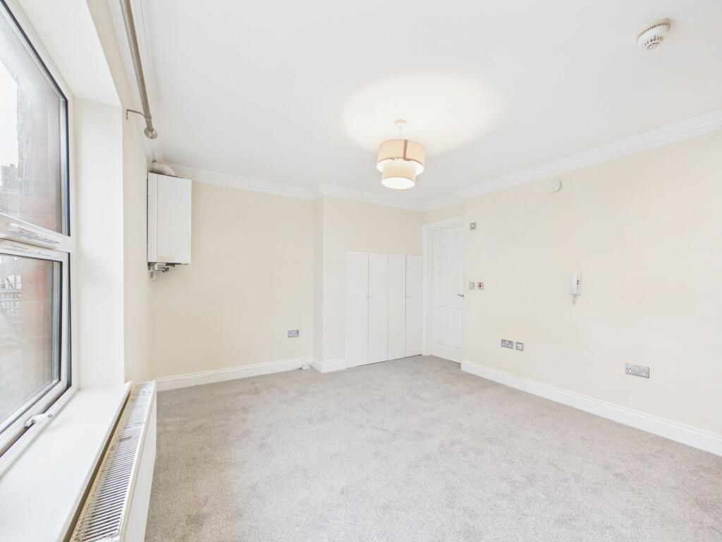 Apartment in Worthing, West Sussex - View 4