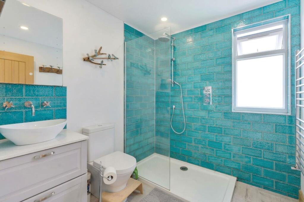 House in London, Worcester Park - More