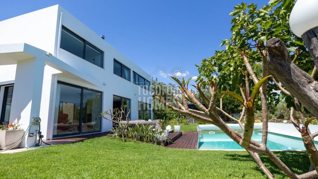 Main image of property: Algarve, Quelfes