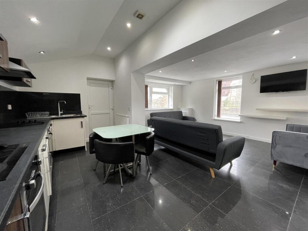 House in Cardiff - View 4