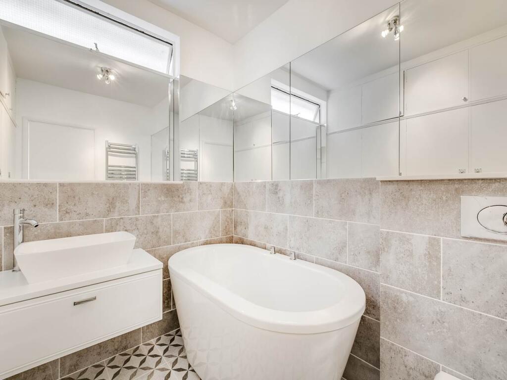 Apartment in London - More