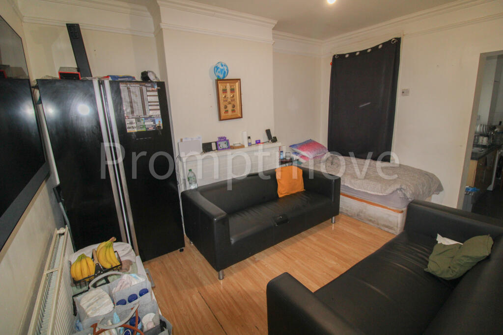House in Luton - View 2