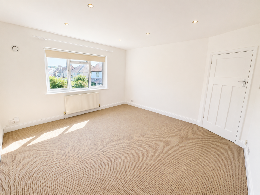 Apartment in Bromley - View 3