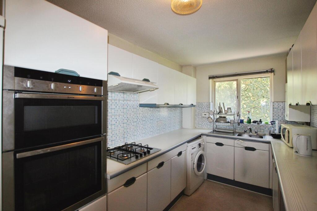 Apartment in Croydon - More