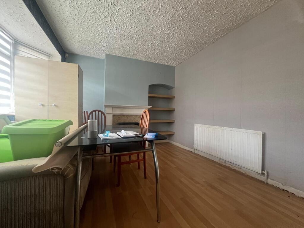 House in Romford - More