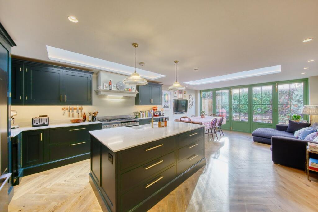 Main image of property: Mallinson Road, London, SW11