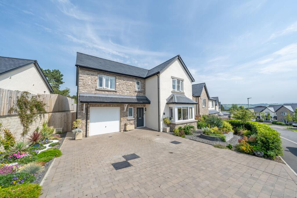 4 bedroom detached house for sale in 18 Marble Crescent, LA9