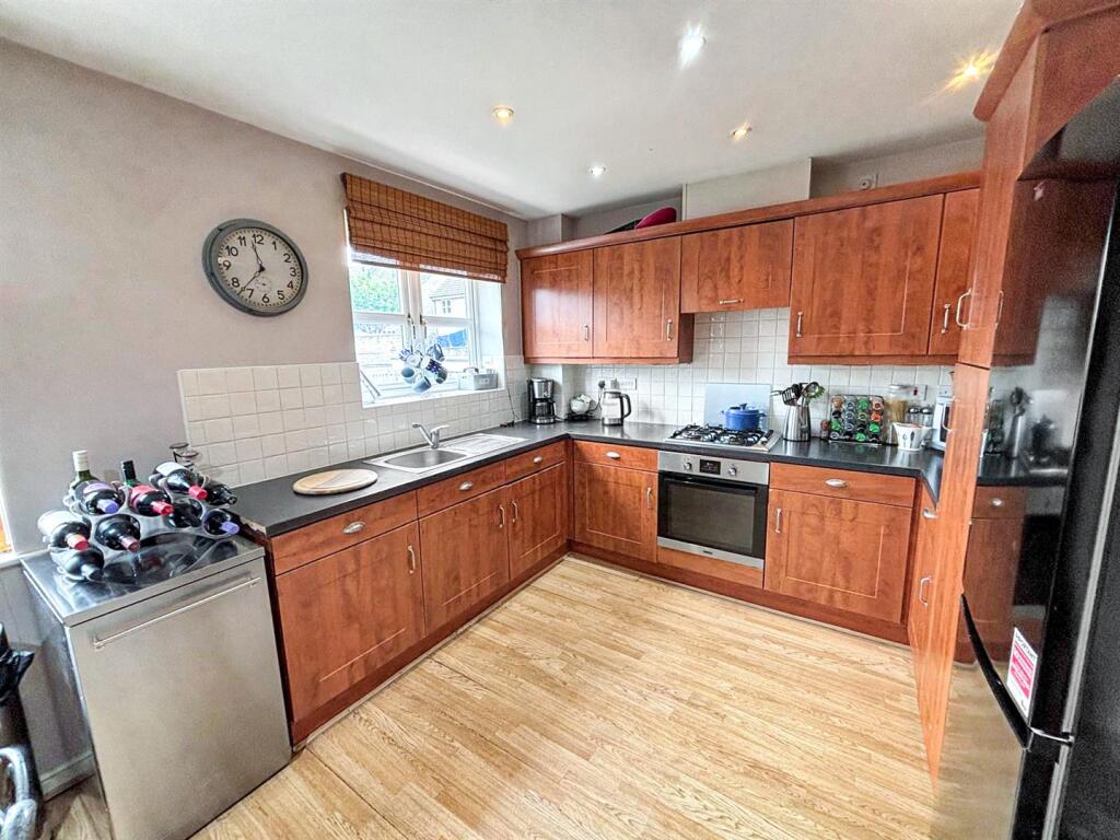 House in Bradford, West Yorkshire - View 3
