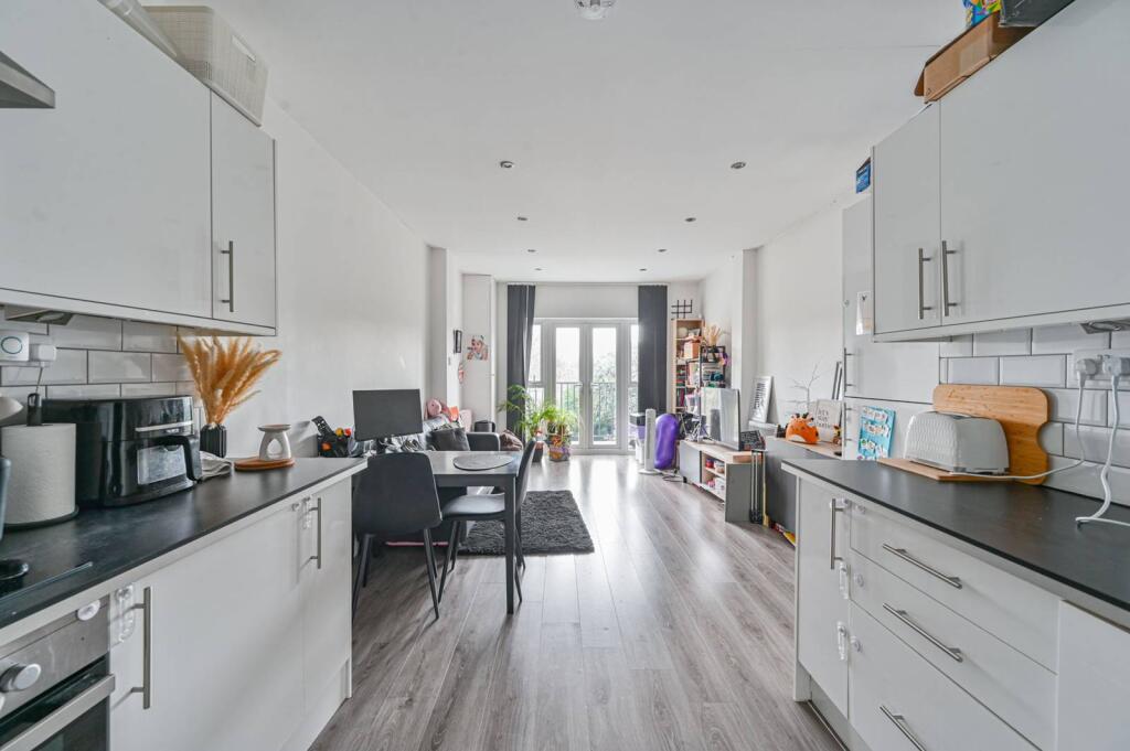 Main image of property: Bromley Road, Catford, London, SE6