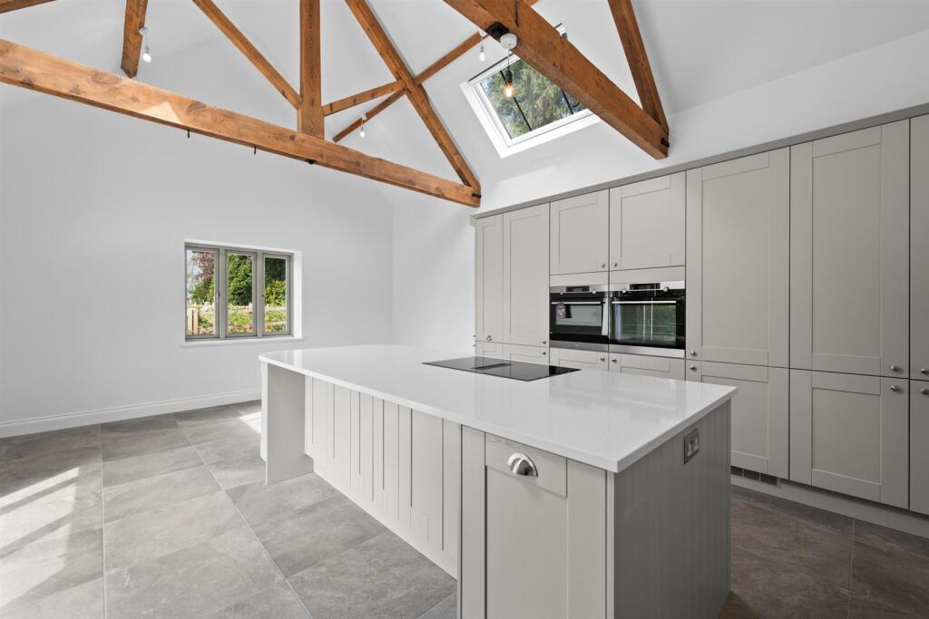 Castle View Road, Easthorpe - View 2